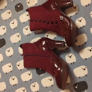 Heeled boots